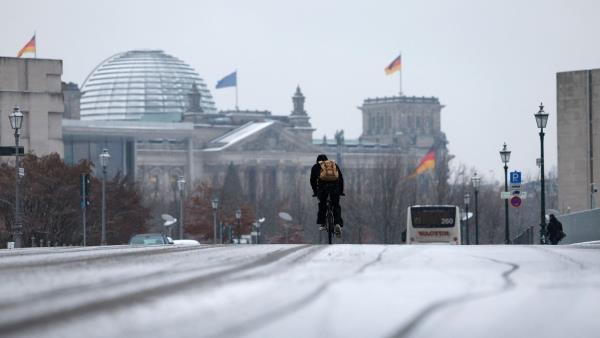 大雪使德国南部部分地区瘫痪