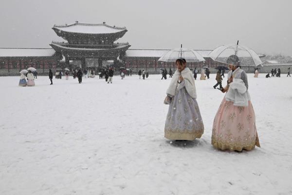 韩国首都创下了40年来最大单日降雪量