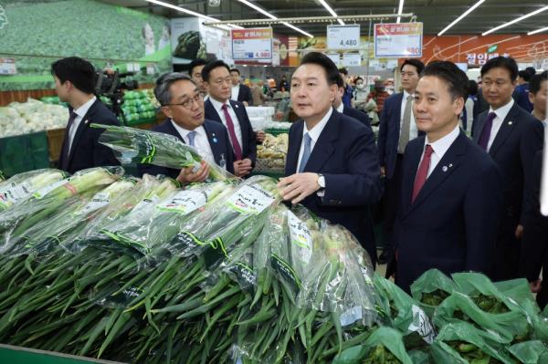 大葱抗议:不起眼的蔬菜搅乱了韩国的投票