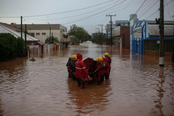 巴西南部暴雨和洪水造成的死亡人数上升到13人