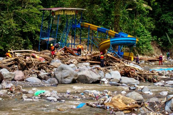 洪水造成至少59人死亡，16人失踪后，印尼用云层阻挡降雨