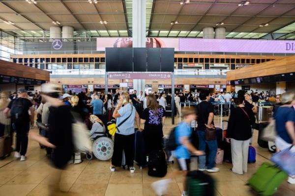 微软服务中断:瑞安航空宣布取消航班数量，因为服务中断继续影响旅行