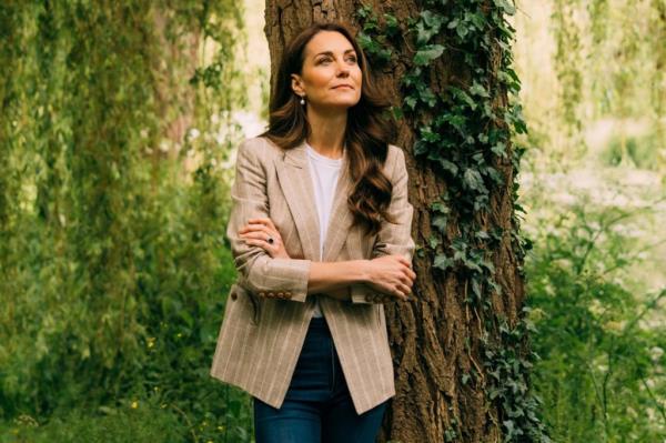 Kate Middleton standing next to a tree while engaging with her supporters on Twitter during her o<em></em>ngoing cancer treatment.