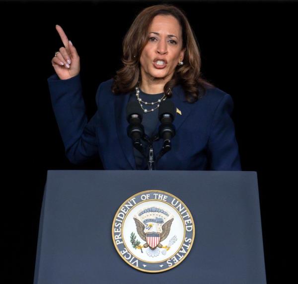  KAMALA HARRIS addresses the Sigma Gamma Rho Sorority's Biennial Boule at the George R. Brown Co<em></em>nvention Center.