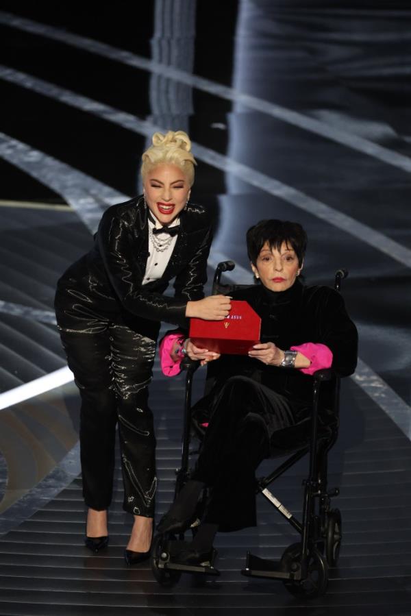 Lady Gaga and Liza Minnelli present an award at the 2022 Oscars