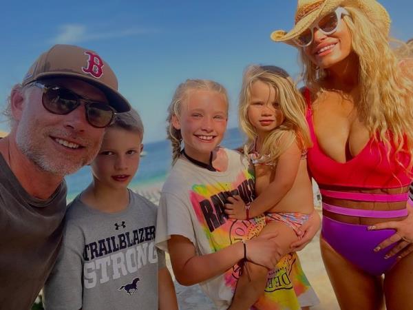 Jessica Simpson with her family