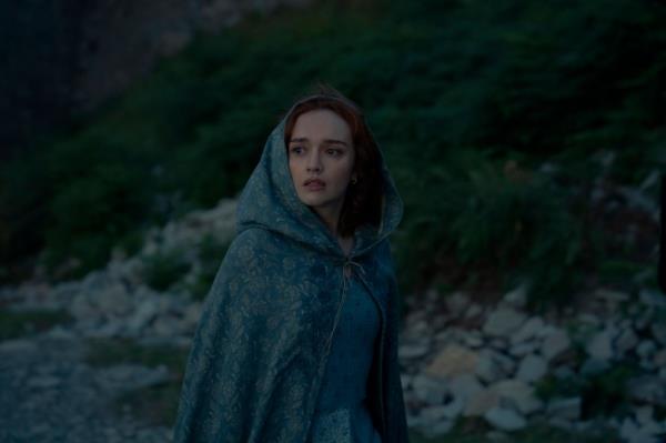 Alicent (Olivia Cooke) in a cloak. 