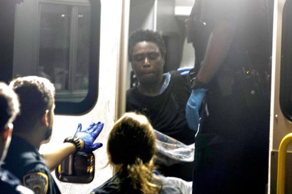 A photo shows the suspected subway shover.