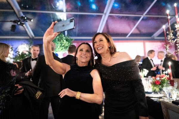 Julia Louis-Dreyfus takes a selfie with Vice President Kamala Harris at the White House state dinner for French President Emmanuel Macron on December 1, 2022 in Washington, DC.