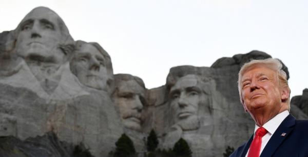 Do<em></em>nald Trump on Mount Rushmore