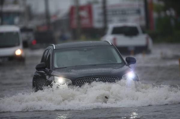 A car attempting to drive through San Carlos Boulevard on the way to Fort Myers Beach.