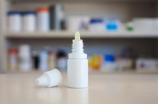 Eyedrops can include harmful substances that can lead to negative symptoms. 