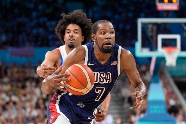 Kevin Durant dribbles during Team USA's win over Puerto Rico on Aug. 3, 2024. 