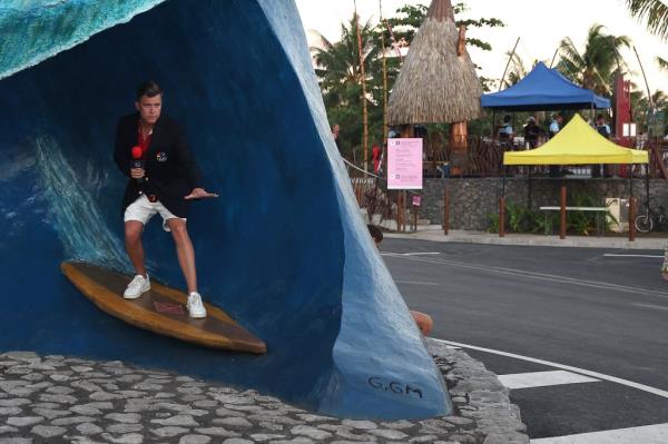 Colin Jost in Tahiti