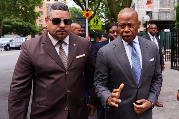 New York City Mayor Eric Adams, right, and New York City Police Commissio<em></em>ner Edward Caban