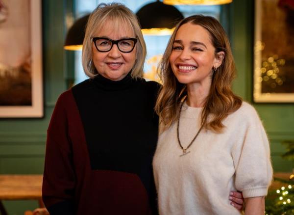 艾米莉亚·克拉克（Emilia Clarke）的母亲说，对中风的“误解”需要解决