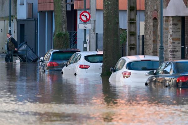 暴风雨“赫米尼亚”过后，法国西部发布高洪水警报